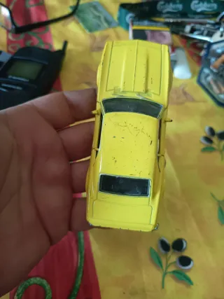 Modellino Auto Gialla Camaro