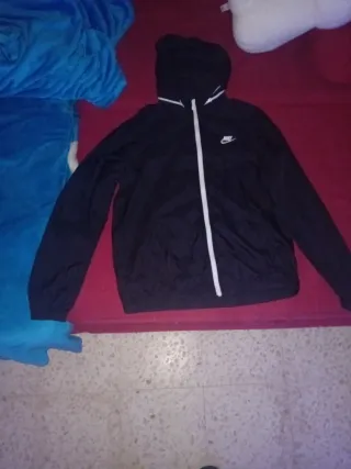 Chaqueta Nike Negra con Capucha