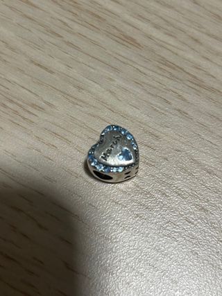 Pulsera Pandora con varios charms