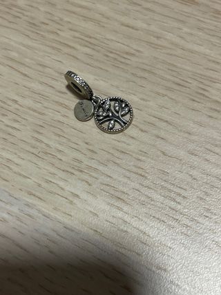 Pulsera Pandora con varios charms