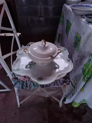 Sopera y bandeja porcelana dorada