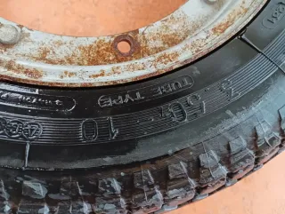 Llanta y neumático Vespa 10 (usado)