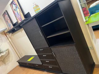 CHOLLO MUEBLE DE SALON EN MADERA Y MIMBRE