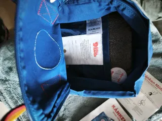 Mochila Kanken Mini Azul Edición Orgullo