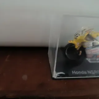 Modellino Honda NSR500 Valentino Rossi 2001