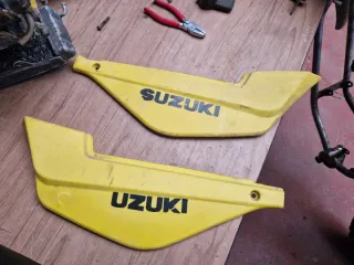 Tapa Suzuki Puch Minicross Negra