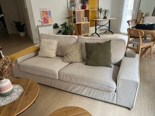 Sofá beige KIVIK ikea