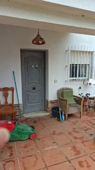 Chalet con árboles frutales