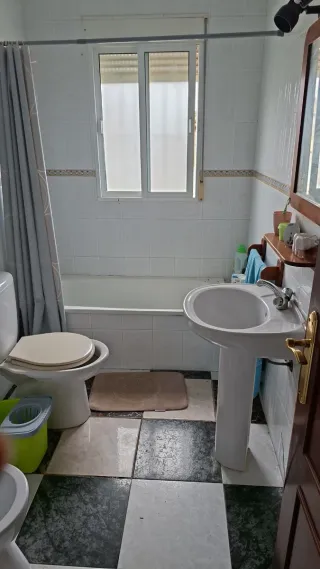 Chalet con árboles frutales