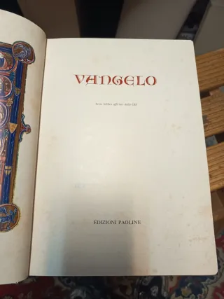 Libro antico con copertina in pelle marrone