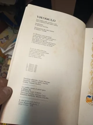 Libro antico con copertina in pelle marrone