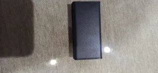 Pisacorbatas dorado con cadena