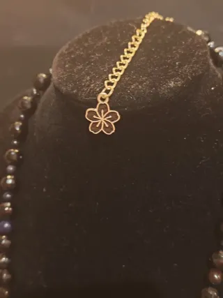Collana con ciondolo fiore e pietre nere,onice