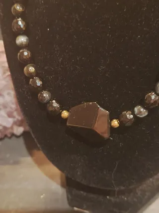 Collana con ciondolo fiore e pietre nere,onice