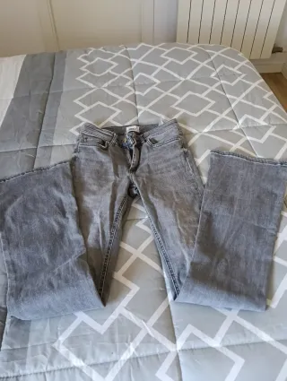 Pantalones Only grises acampanados