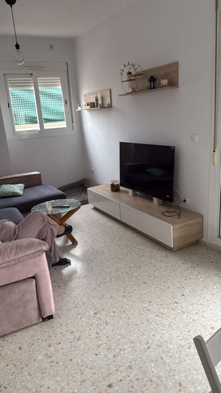 Mueble TV moderno madera y blanco