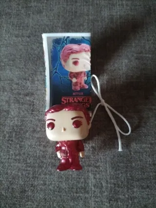 Max Huevo Kinder Stranger Things Funko Pop UPSIDE