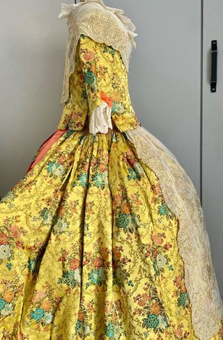 Vestido Fallera Niña con Manteletas