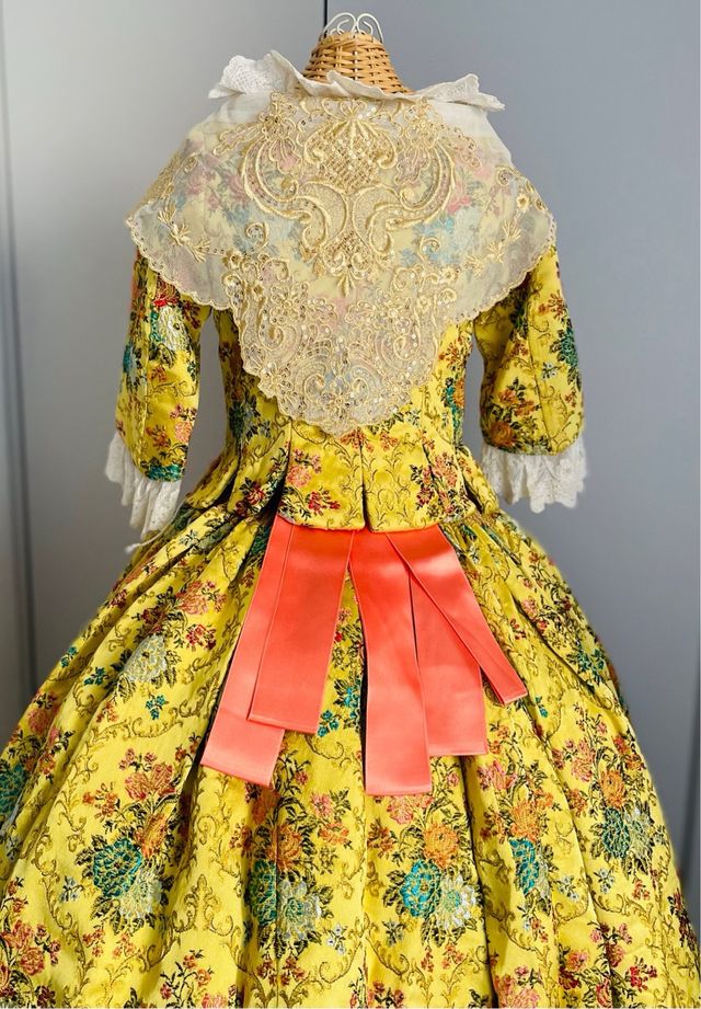 Vestido Fallera Niña con Manteletas