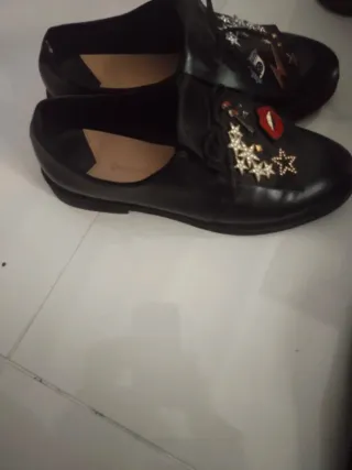 Zapatos negros con apliques