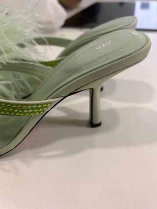Sandalias Zara Talla 37 Plumas y Pedrería