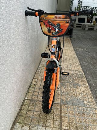 Bicicleta menino + capacete + câmara ar extra