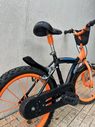Bicicleta menino + capacete + câmara ar extra