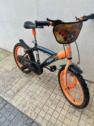 Bicicleta menino + capacete + câmara ar extra