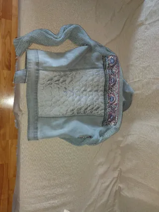 Chaqueta vaquera con bordados