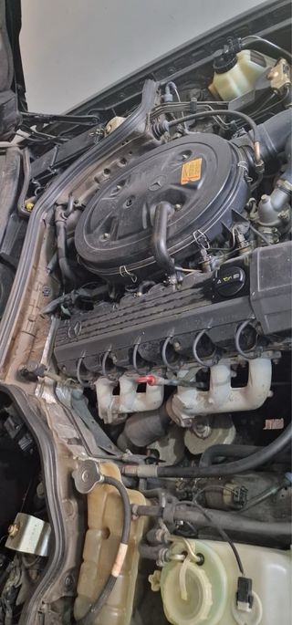 Mercedes E300 4MATIC arranca, para reparar