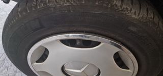 Mercedes E300 4MATIC arranca, para reparar