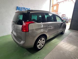 Peugeot 5008 2011