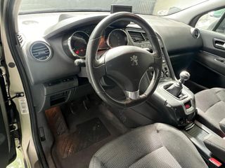 Peugeot 5008 2011