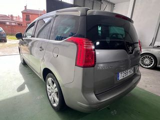 Peugeot 5008 2011