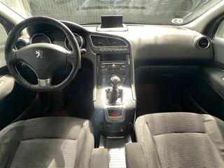 Peugeot 5008 2011