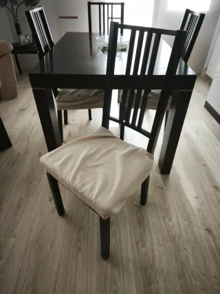 Mesa de comedor extensible con 4 sillas