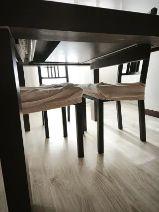 Mesa de comedor extensible con 4 sillas