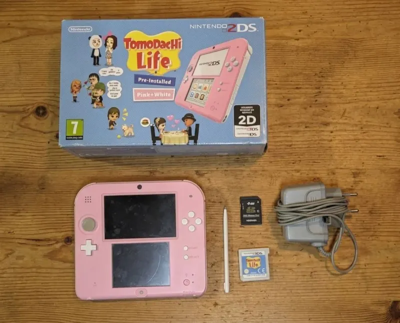Nintendo 2DS edición limitada Tomodachi Life