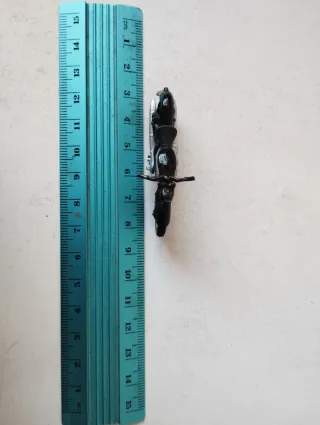 Moto en miniatura a escala 1/43