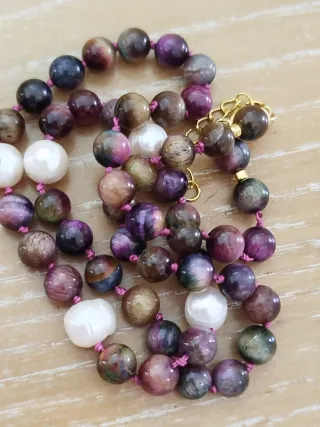 Collana occhio di Tigre rosso con 5 Perle Coltivat