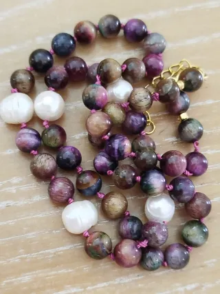 Collana occhio di Tigre rosso con 5 Perle Coltivat