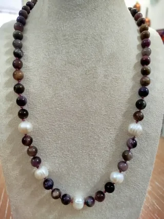 Collana occhio di Tigre rosso con 5 Perle Coltivat