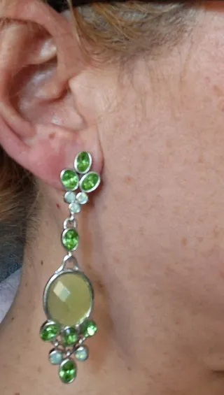 Pendientes verdes.