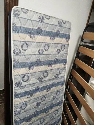 Somier láminas madera 190x90 con patas y colchon