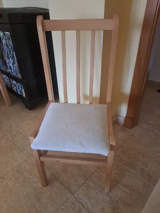 Sillas de comedor de madera (4 unidades)