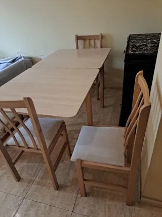 Sillas de comedor de madera (4 unidades)