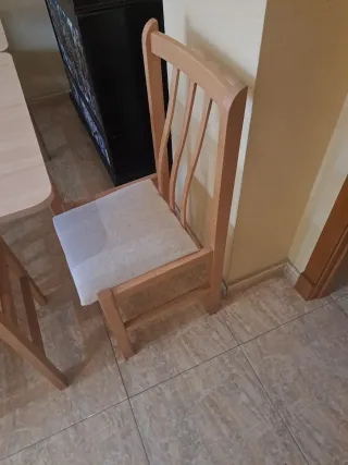 Sillas de comedor de madera (4 unidades)