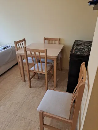 Sillas de comedor de madera (4 unidades)