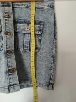 Falda vaquera desgastada