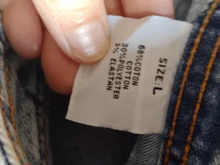 Falda vaquera desgastada